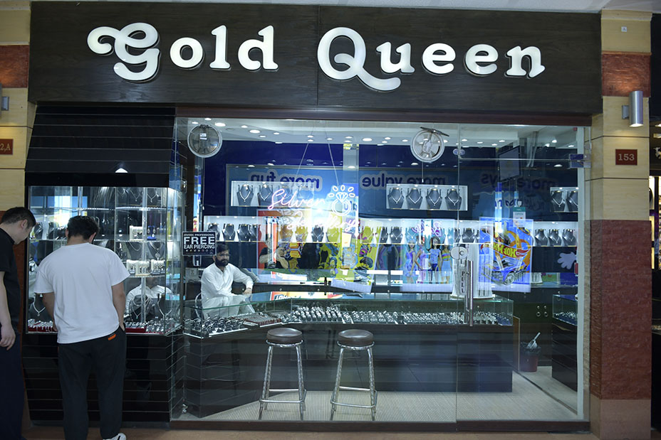 gold queen